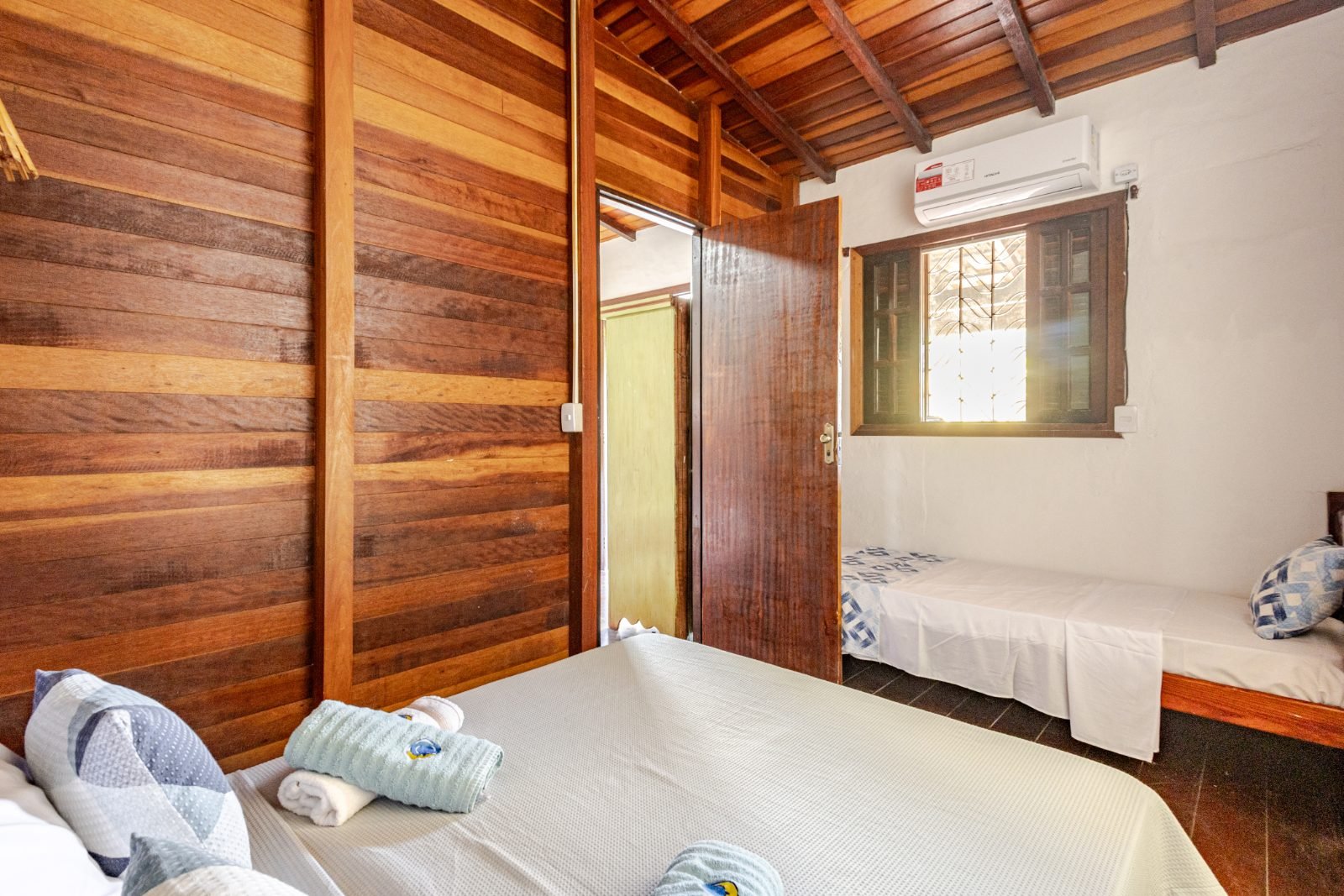 Segundo quarto do chalé Villa com camas de solteiro